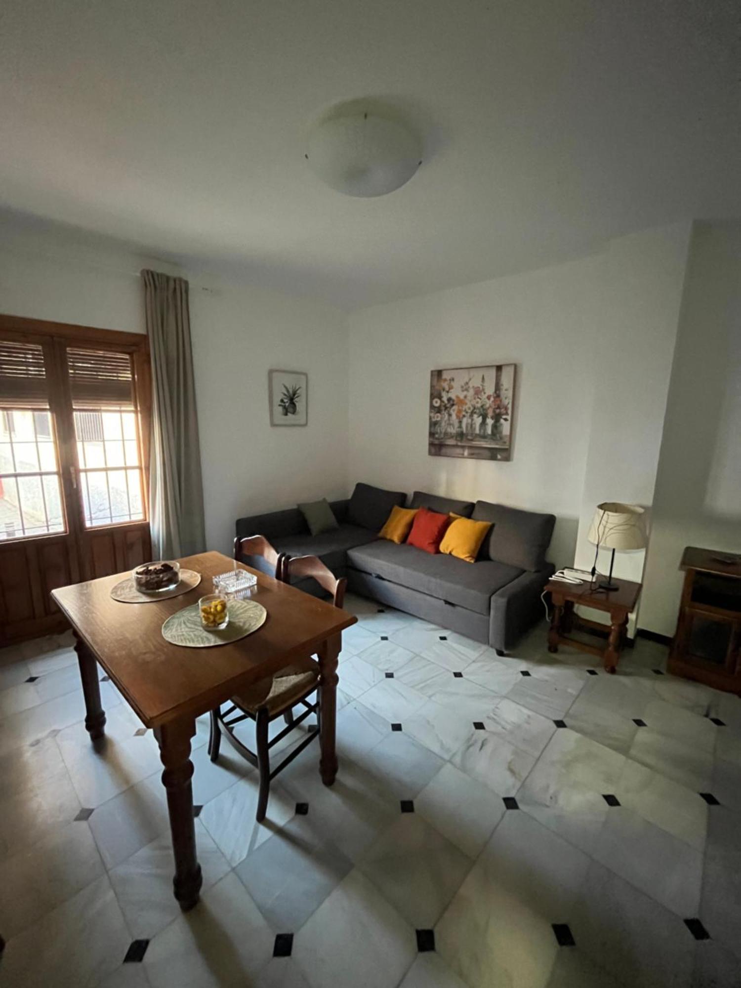Centro Alfonso Xii Apartment